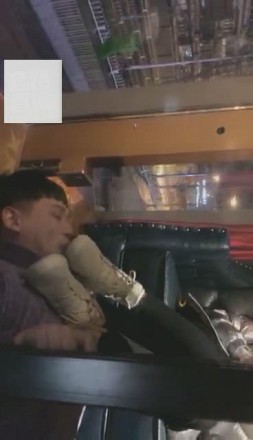 图片[4]_【VIVI】酒吧臭棉袜跺死贱狗_绳缚吧