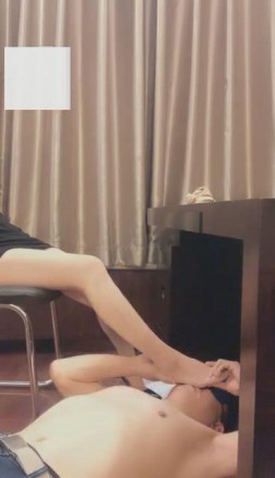 图片[2]_【VIVI】清洁工成为脚垫坐垫_绳缚吧