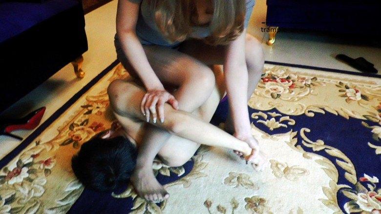 图片[17]_【芮萁女王】灰丝脚花式绞杀脚虐贱奴_绳缚吧