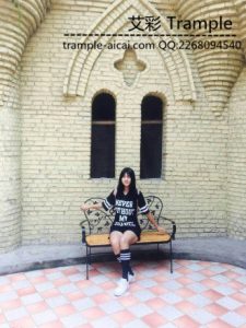 剧情美女休闲板鞋羞辱踩踏偷鞋贼_绳缚吧