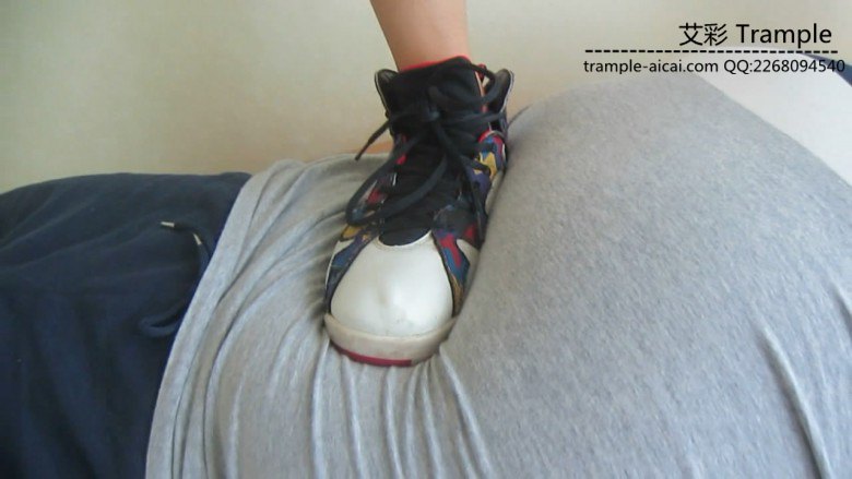 图片[12]_篮球aj7长腿美女脏篮球鞋踩跺_绳缚吧