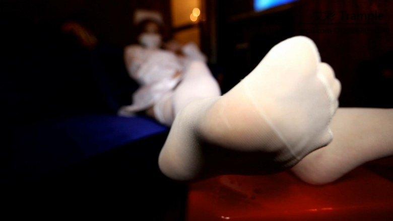 图片[12]_【芮琪女王】蒙面护士 秀白丝脚底语言诱惑 无剪辑版_绳缚吧