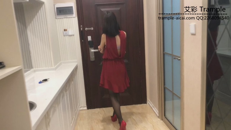 《湘香女王》女主人刁难侮辱乞丐_绳缚吧