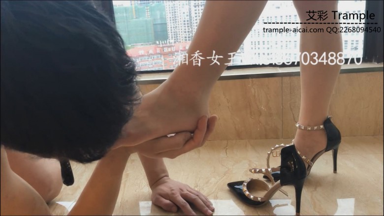 图片[14]_《湘香女王》阳台丝足高跟踩踏足深喉_绳缚吧
