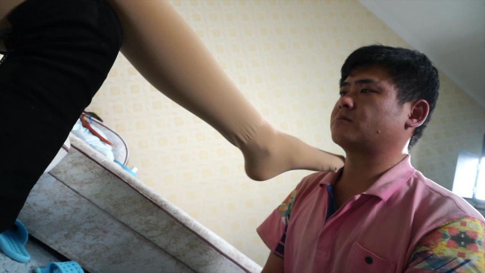 图片[11]_【私人订制版本】南一女主的靴奴手脚抽耳光_绳缚吧