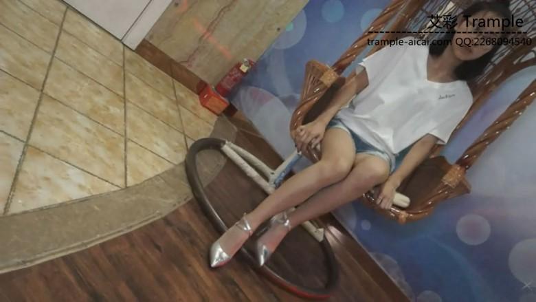 图片[3]_校园主持人高跟鞋踩踏_绳缚吧