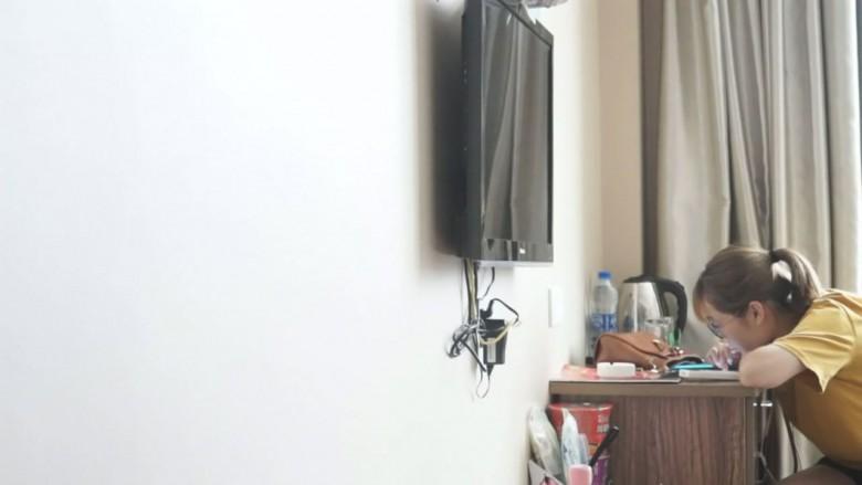 前台话务员小雨的初次裸足调教_绳缚吧