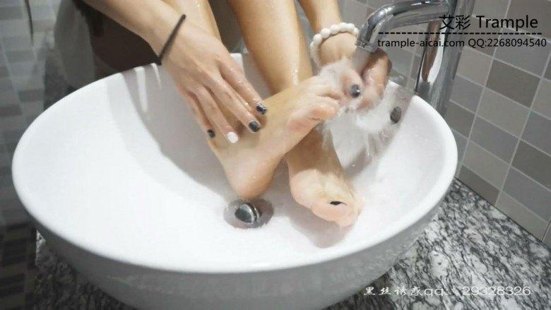 图片[2]_学生女主佳佳踩过的水果和脚尖上的酸奶_绳缚吧