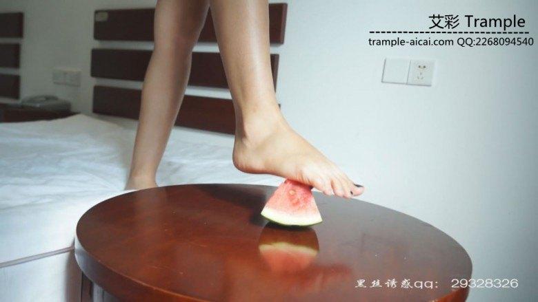 图片[7]_学生女主佳佳踩过的水果和脚尖上的酸奶_绳缚吧