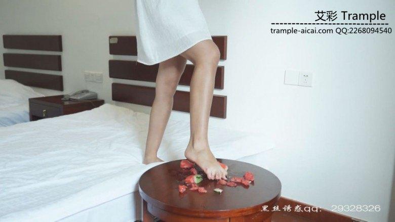 图片[9]_学生女主佳佳踩过的水果和脚尖上的酸奶_绳缚吧