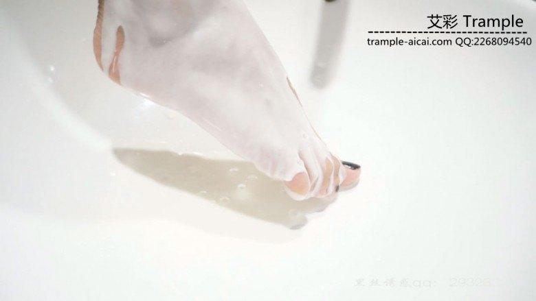 图片[17]_学生女主佳佳踩过的水果和脚尖上的酸奶_绳缚吧