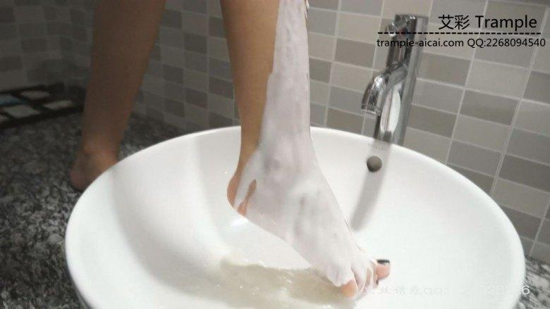 图片[18]_学生女主佳佳踩过的水果和脚尖上的酸奶_绳缚吧