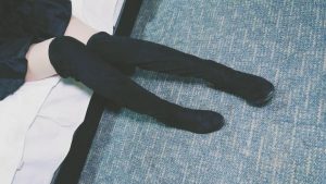 跪舔琪琪的长筒靴脏鞋底_绳缚吧