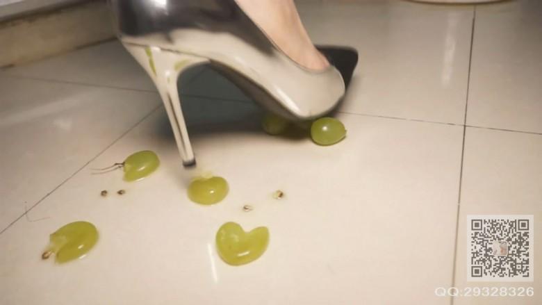 图片[13]_美诺女主在卫生间对贱奴的踩踏喂食_绳缚吧