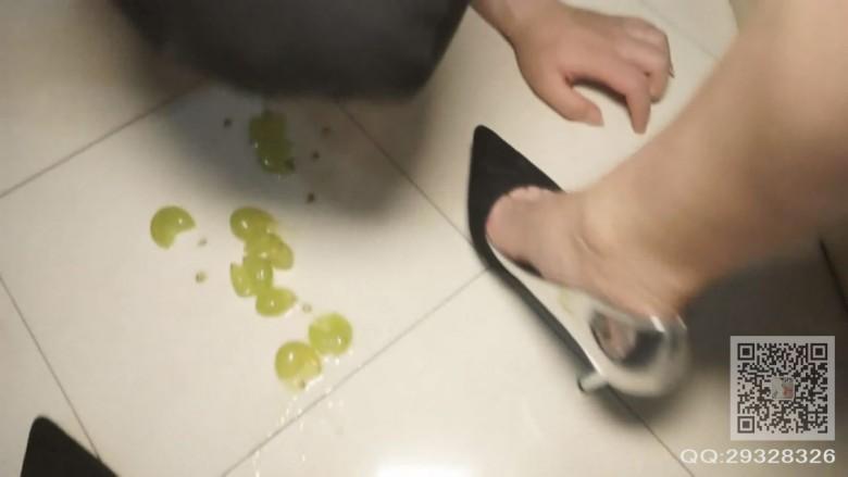 图片[15]_美诺女主在卫生间对贱奴的踩踏喂食_绳缚吧