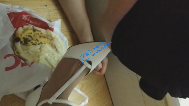 图片[5]_足浴店技师美女高跟鞋喂食_绳缚吧