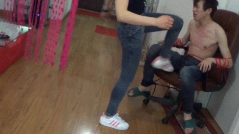 图片[6]_黑冰 超狠踢裆 踢废尾行淫贼_绳缚吧