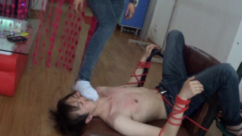 图片[15]_黑冰 超狠踢裆 踢废尾行淫贼_绳缚吧