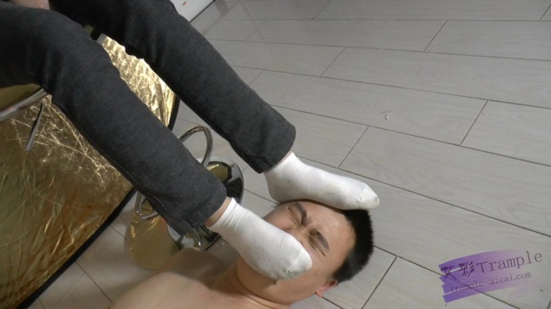 图片[19]_小月 强迫奴隶闻臭白袜脚_绳缚吧