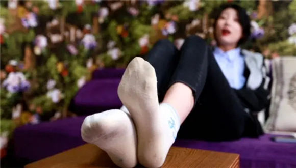 【珊瑚湾】安诺千锤百炼的极品臭袜子强制虐奴_绳缚吧