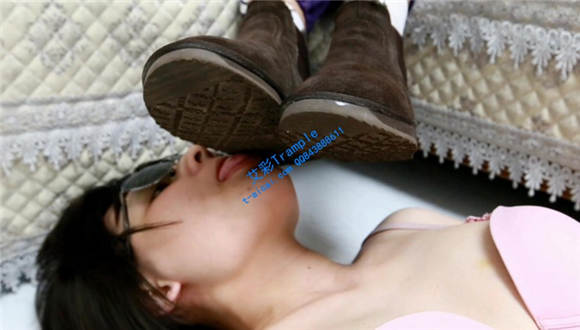 图片[20]_【珊瑚湾】夏季雪地靴制造臭脚玩弄女M_绳缚吧