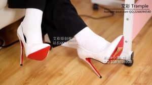 喜欢小主的白袜裸足吗_绳缚吧