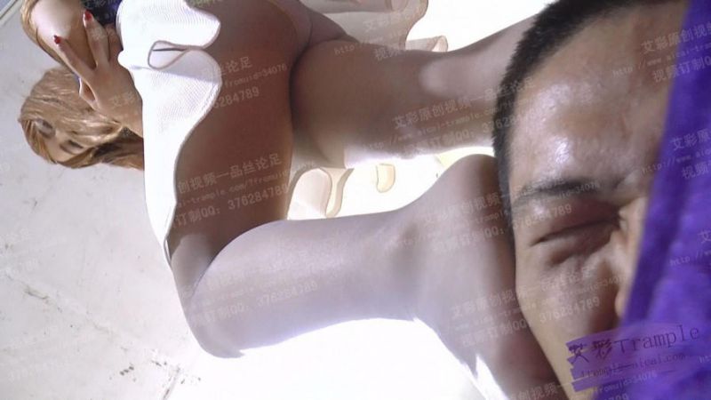 图片[16]_妞妞灰丝玉足踩狗脸_绳缚吧