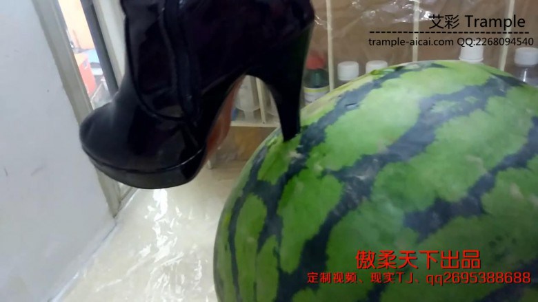 图片[2]_长筒帆布加高跟踩香蕉和西瓜_绳缚吧