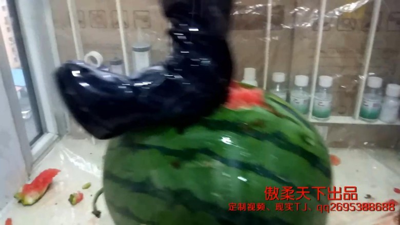 图片[3]_长筒帆布加高跟踩香蕉和西瓜_绳缚吧