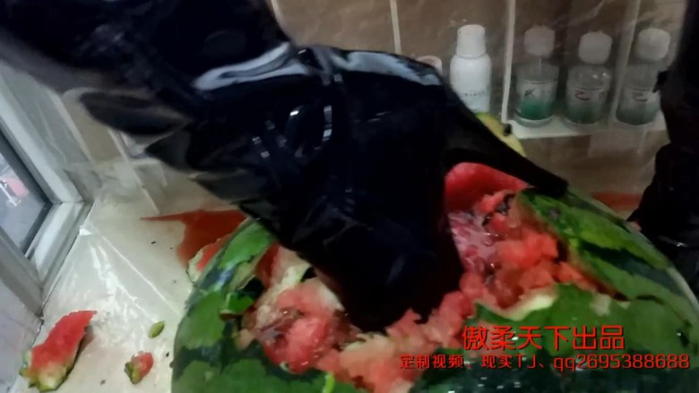 图片[4]_长筒帆布加高跟踩香蕉和西瓜_绳缚吧