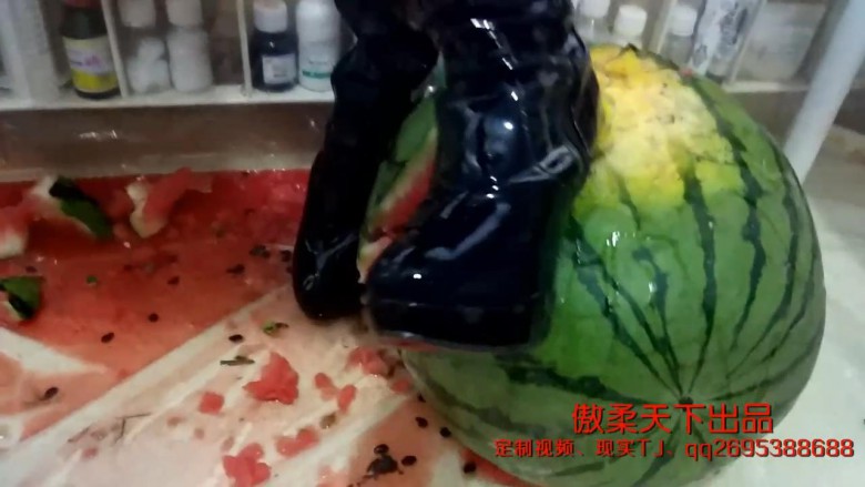 图片[5]_长筒帆布加高跟踩香蕉和西瓜_绳缚吧