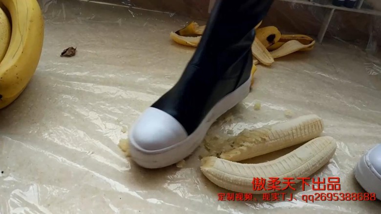 图片[8]_长筒帆布加高跟踩香蕉和西瓜_绳缚吧