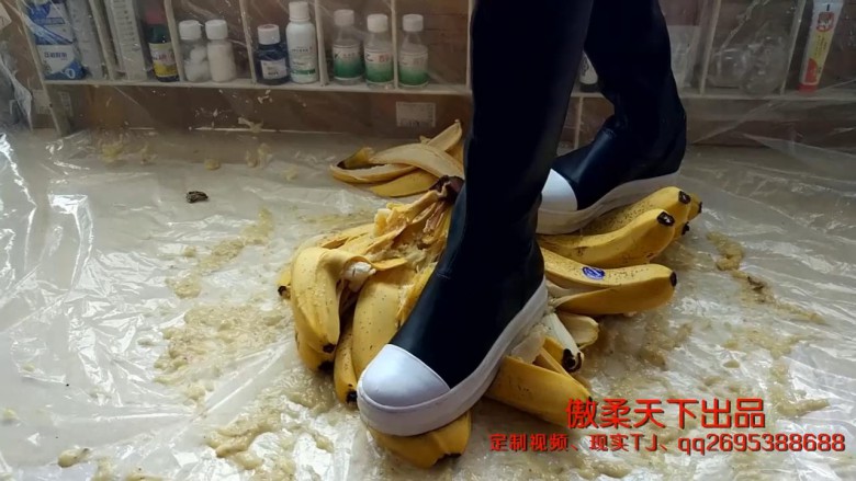 图片[10]_长筒帆布加高跟踩香蕉和西瓜_绳缚吧
