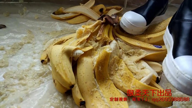 图片[11]_长筒帆布加高跟踩香蕉和西瓜_绳缚吧