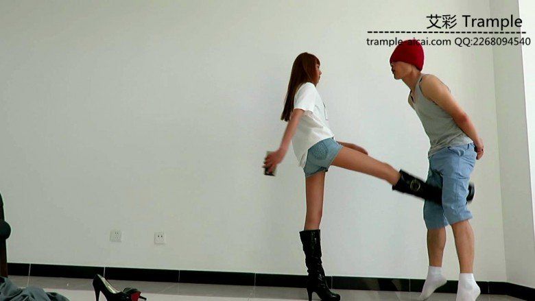 图片[2]_00后天使女主皮靴踢裆、踹头膝顶贱狗！_绳缚吧