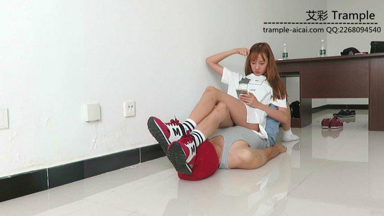 00后天使女主坐肚子，踩下体蹦跳踩全身！_绳缚吧
