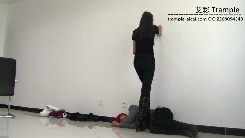 图片[4]_00后天使女主皮靴骑乘贱狗爆踢肋骨全体重踩！_绳缚吧