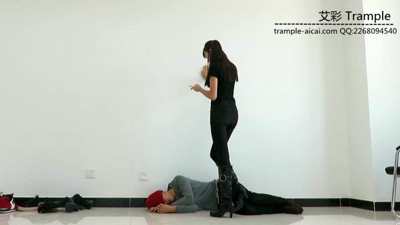 图片[10]_00后天使女主皮靴骑乘贱狗爆踢肋骨全体重踩！_绳缚吧