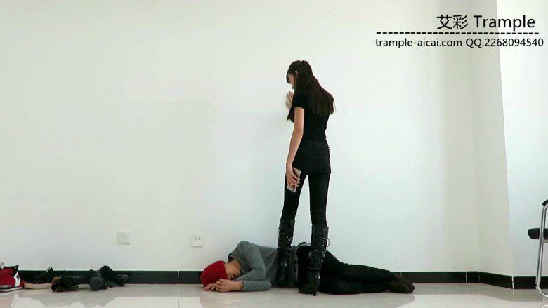 图片[11]_00后天使女主皮靴骑乘贱狗爆踢肋骨全体重踩！_绳缚吧