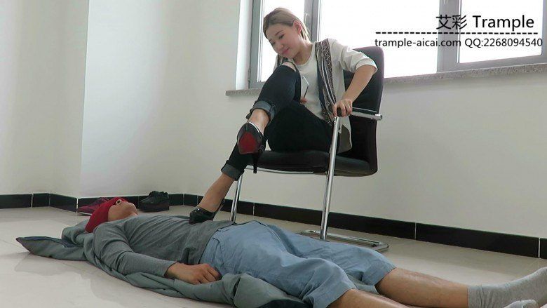 图片[8]_冰冰女主黑高跟羞辱脚踏垫！_绳缚吧