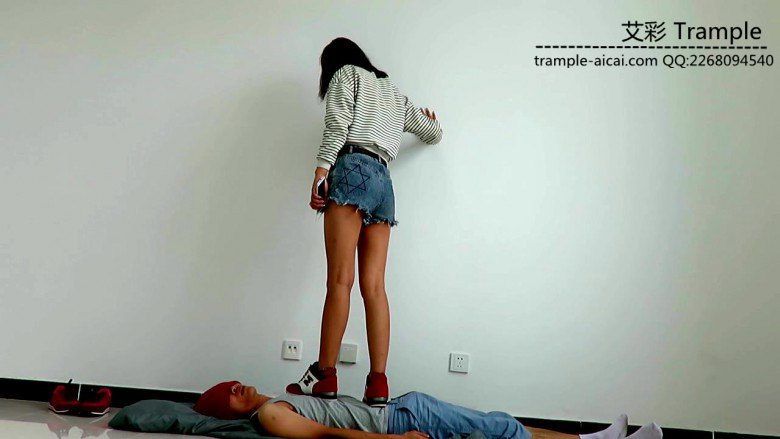 甜美媛媛女主运动鞋蹦踩贱狗踩头下下体羞辱！_绳缚吧