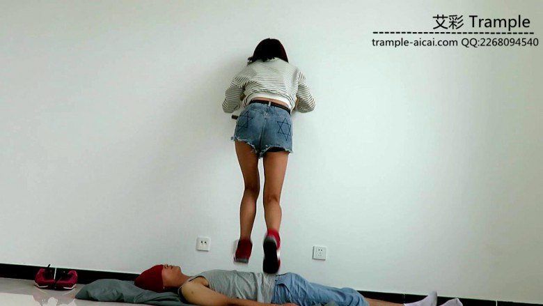 图片[4]_甜美媛媛女主运动鞋蹦踩贱狗踩头下下体羞辱！_绳缚吧