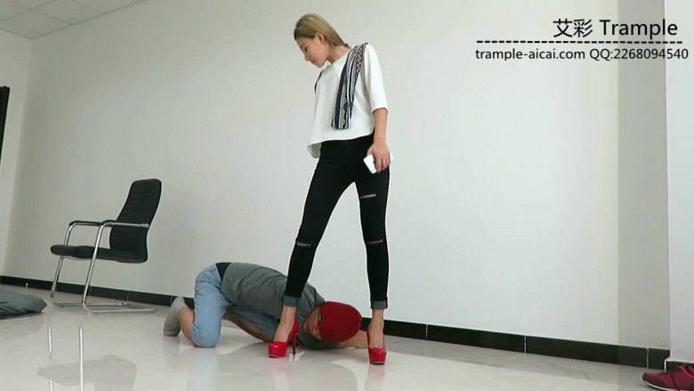 图片[4]_女主红色高跟遛狗胯下玩弄！_绳缚吧
