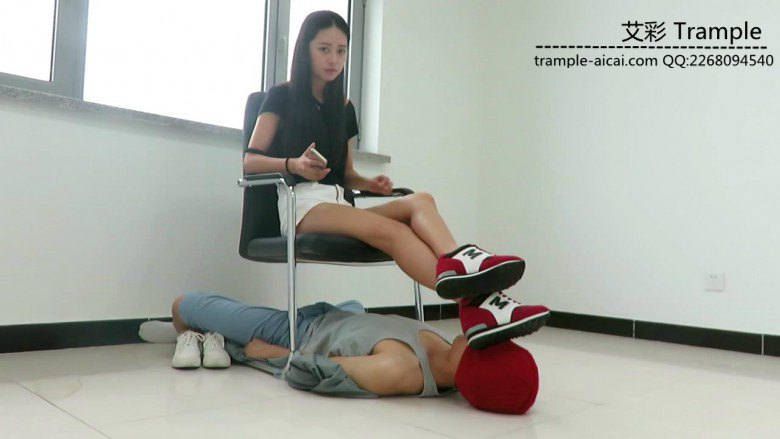 图片[3]_超极品漂亮老师天依女主运动鞋践踏全脸各种调笑！_绳缚吧