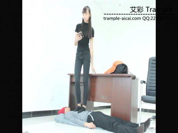 图片[7]_00后天使女主棉船袜全体重踩狗头，下体各种践踏！_绳缚吧