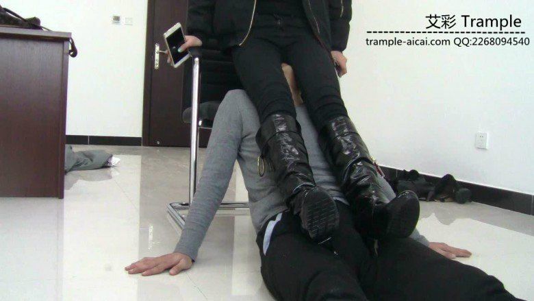 图片[5]_00后女主长靴坐脸窒息虐踩下体！_绳缚吧