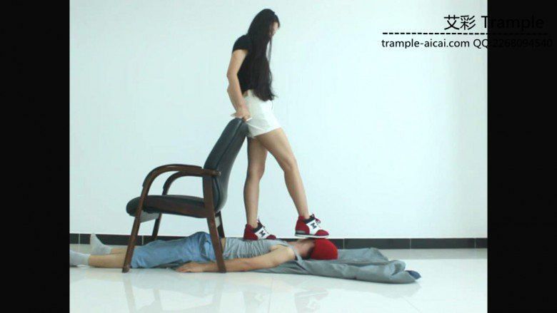 图片[3]_天依女主脚下的运动人体垫！_绳缚吧