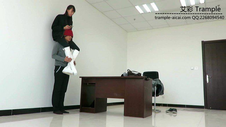 图片[3]_00后天使女主白色长靴骑乘牲畜马来回溜达！_绳缚吧