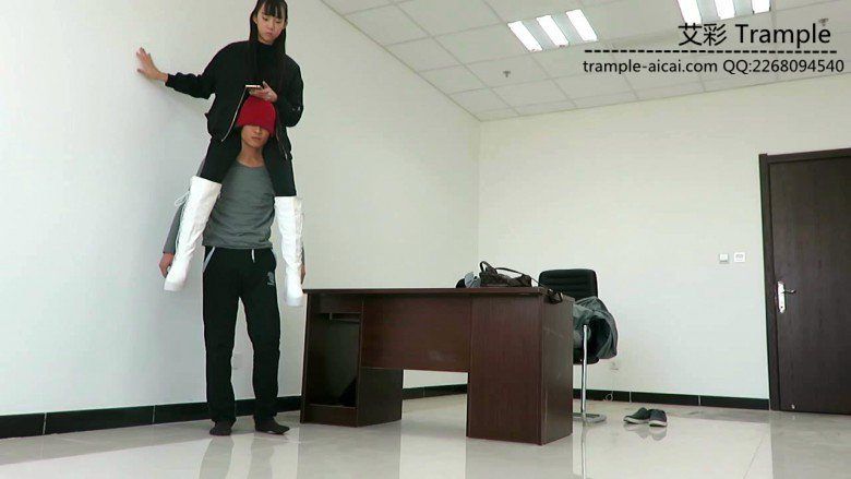 图片[4]_00后天使女主白色长靴骑乘牲畜马来回溜达！_绳缚吧