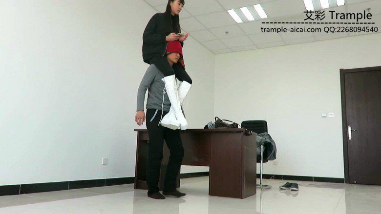 图片[6]_00后天使女主白色长靴骑乘牲畜马来回溜达！_绳缚吧